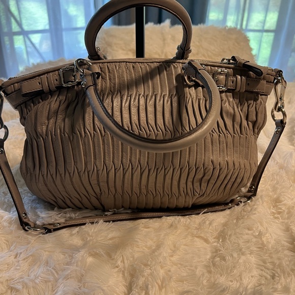 Coach light grey gathered  Leather Handbag, shoulder bag - Picture 2 of 7